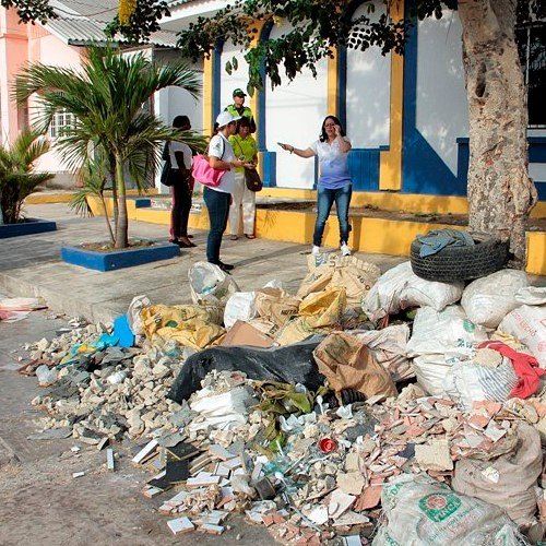 A #barranquilla le falta conciencia ciudadana! Es hora de ser mas serios! La basura en las calles se puede evitar tan solo #reciclando