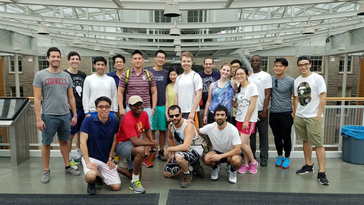 CornellMBA's tweet photo. #WhyJohnson? The student-faculty #CornellMBA bond!
Professors Stijn van Osselaer & @tjungbau took a group of MBAs on a hike this weekend. https://t.co/g79SIyWoUp