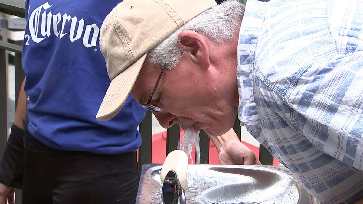 #Tequila flows from water fountain in Hollywood for #NationalTequilaDay abc7.la/2vUtMuk