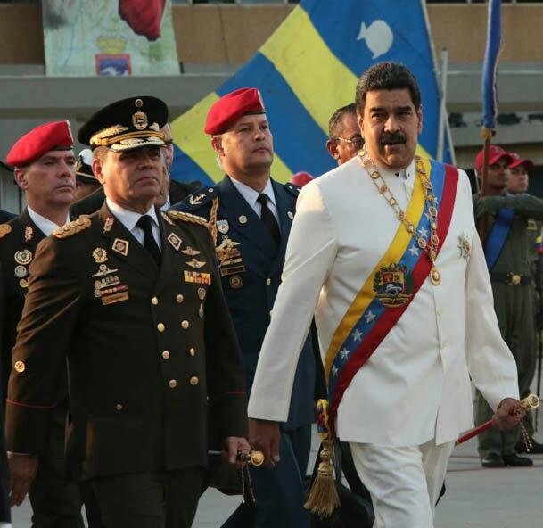 PrensaFANB's tweet image. CJ @NicolasMaduro:"Aquellos que voltean nuestra Bandera Nacional, quieren voltear el destino de la Patria. No lo han logrado,ni lo lograran"
