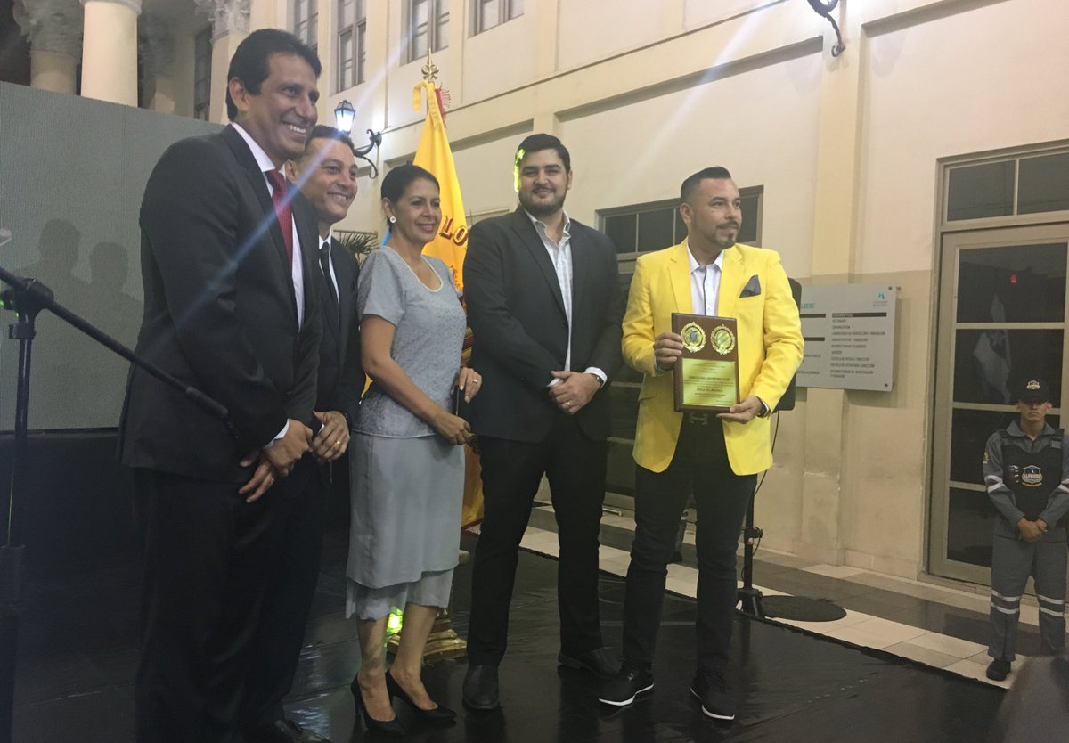 BarcelonaSC's tweet photo. #BSC recibe Condecoración " Perla del Pacífico" por parte de la @GoberDelGuayas , por obtención de la estrella 15. https://t.co/WnzXvRXzRH