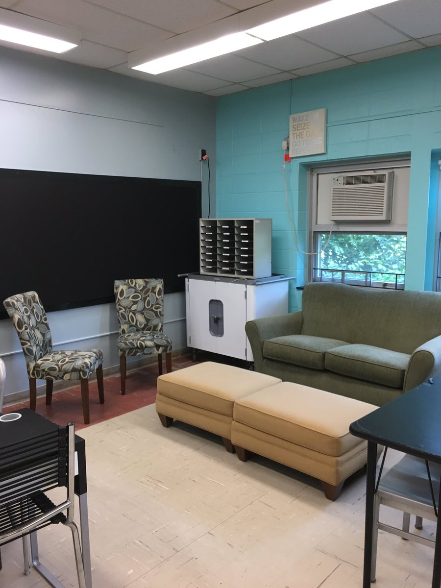 _AmandaFry's tweet photo. Painting day 2. #ColorfulClassrooms #JoyfulTeaching #calmingcolors https://t.co/v73S8mF9Ys