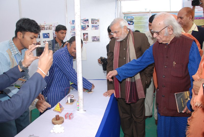 narendramodi's tweet image. Interacted with Professor Yash Pal extensively on many occasions including the National Children’s Science Congress in Gujarat in 2009.