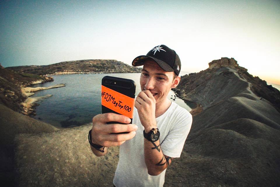 NeverlandManila's tweet photo. Look! @TomSwoon​'s rocking the Neverland Manila​ x @NewEraCapPH cap! 

You can still get yours at https://t.co/yuLueGmCIL. https://t.co/kvaKbrjA70