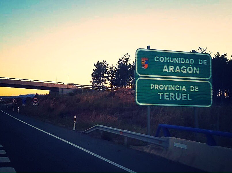 SSevillaMusical's tweet photo. Hoy nuestro día amanece en tierras aragonesas. El equipo técnico del musical más 💪🏻 que nunca 👏🏻👏🏻👏🏻 #Gira2017 https://t.co/nRYsZSvinc