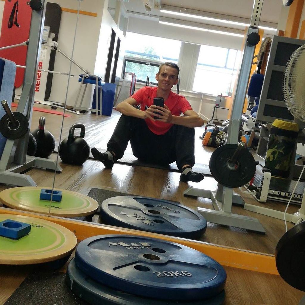 Poppmani's tweet photo. #warmup for the first jumps here in #Innsbruck

#bergisel #physiofit #coachingpower #skijumpingAUT https://t.co/AxyZ7GVUVY