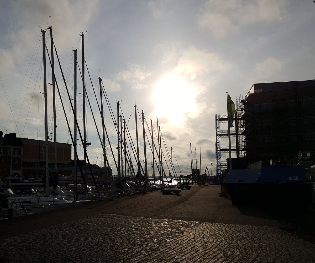 LegrandCath's tweet photo. Sunrise @kalmarkommun before field trip with @DSBaltic #lnusummeracademy #linnaeusuniversity https://t.co/PN0FSQPUQm