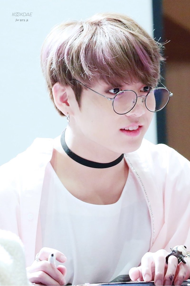Sweetiepiee on Twitter: "Jungkook in glasses is what i live for…