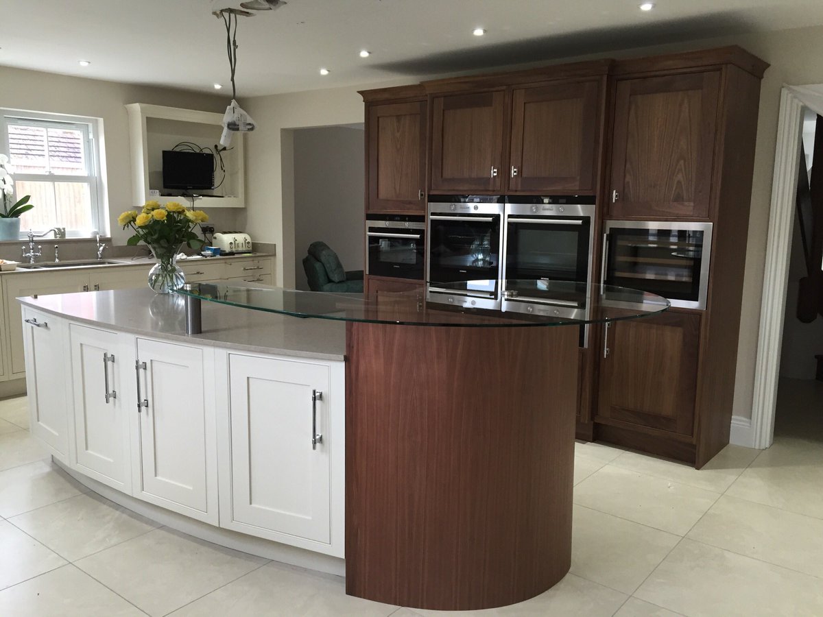 Feature island unit with tear drop breakfast bar. #kitchendecor #kitchendesign #kitchen #islandunit #bespokeinteriors #cabtechbespoke