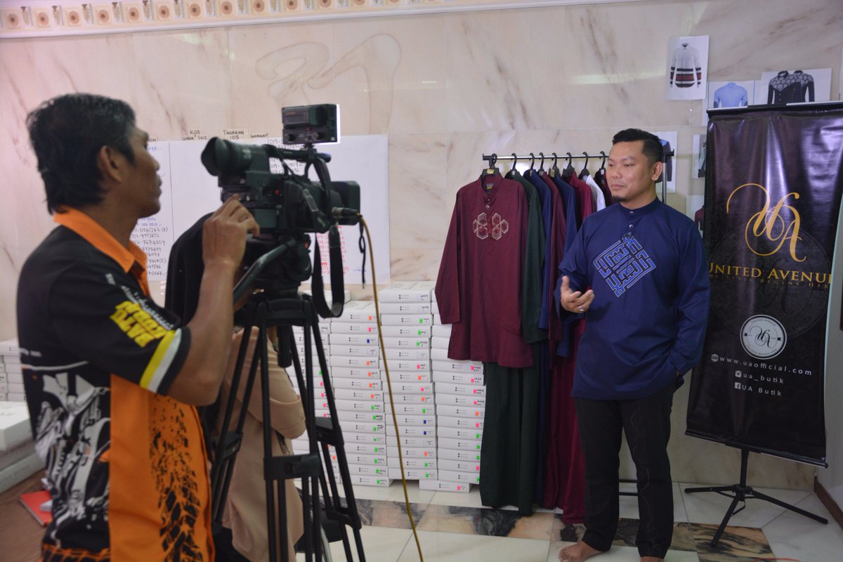 PERHEBATMy's tweet photo. Penggambaran @rtm_malaysia untuk Berita Nasional TV1 bersama Usahawan Veteran ATM / Graduan PERHEBAT @uabutik https://t.co/ZQeORfhp2C