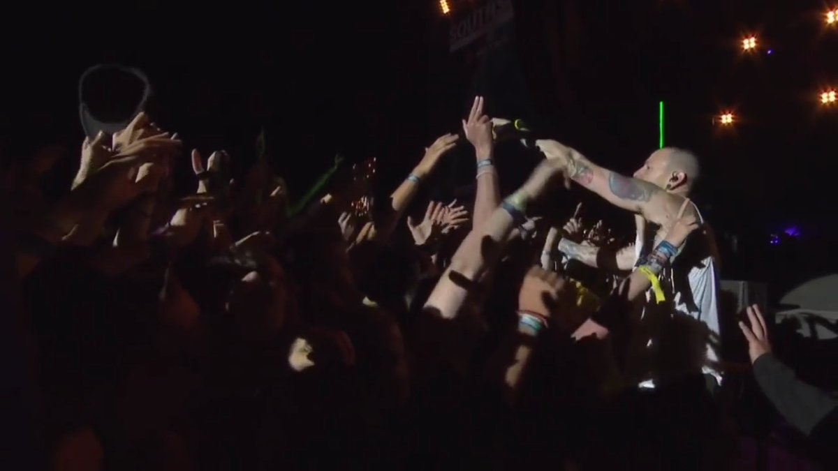 yellowandlatte's tweet image. And I dont wanna let tou down. But only I can save me! #nobodycansaveme #noliveversion #wasrootingforit #ChesterBennington