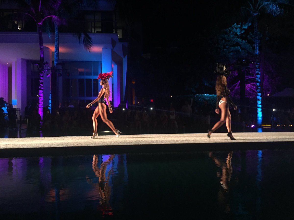 VannessaMontoya's tweet photo. #Swimweek2017 🌹 https://t.co/Cm7pcyHHDD