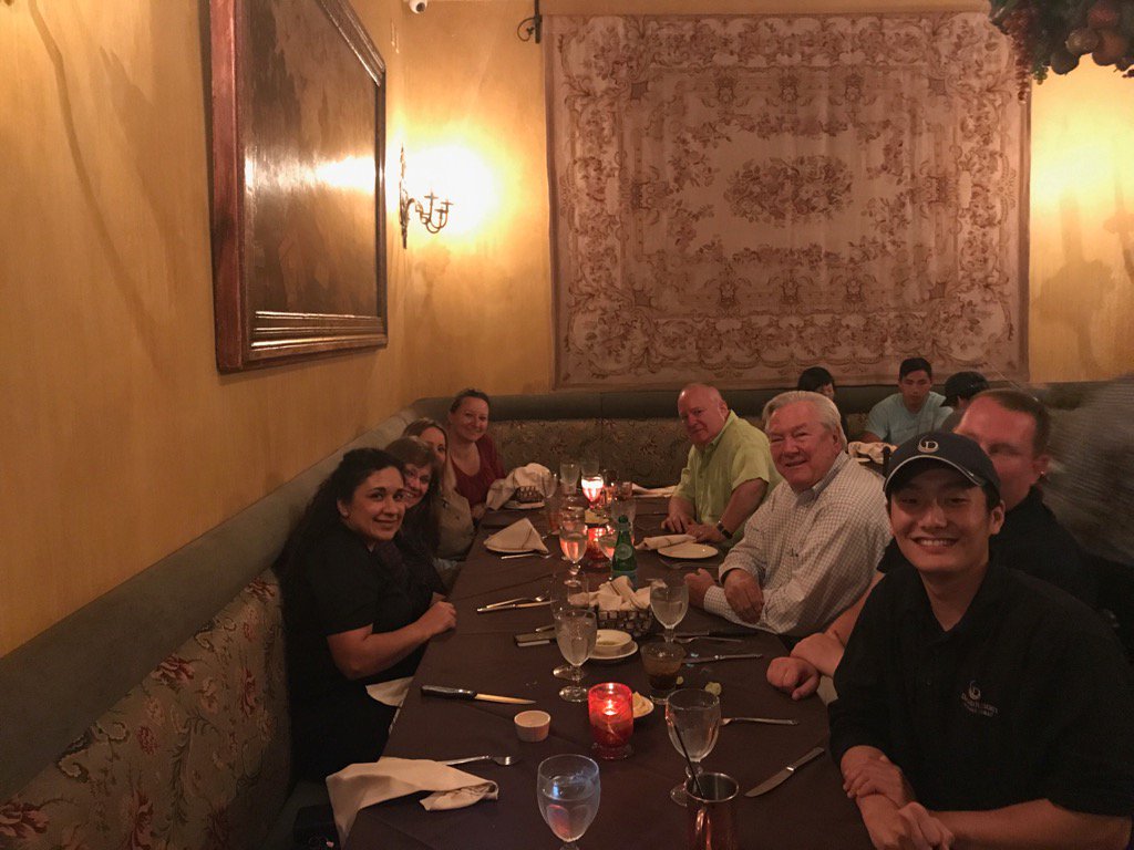 Anacordova75's tweet photo. High Five Dinner! #talent #TeamSedona #OneTeamAz @spar6102 @4jerryb44 @kellerjennifer @becksbrazil 💓 https://t.co/Kd755MRfxL