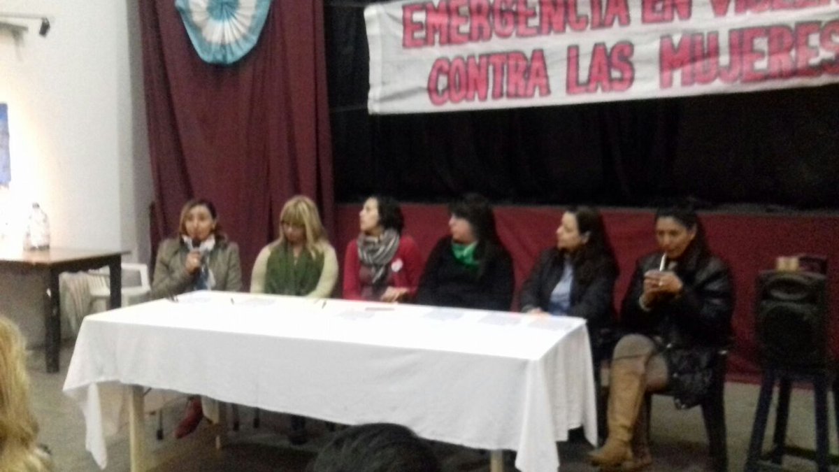 LozanoMarioE's tweet photo. Nuestra compañera Mariana Paez firmó en representación de la lista 31 de UC Quilmes, el compromiso por la emergencia en violencia de genero https://t.co/hWiINOcgAp