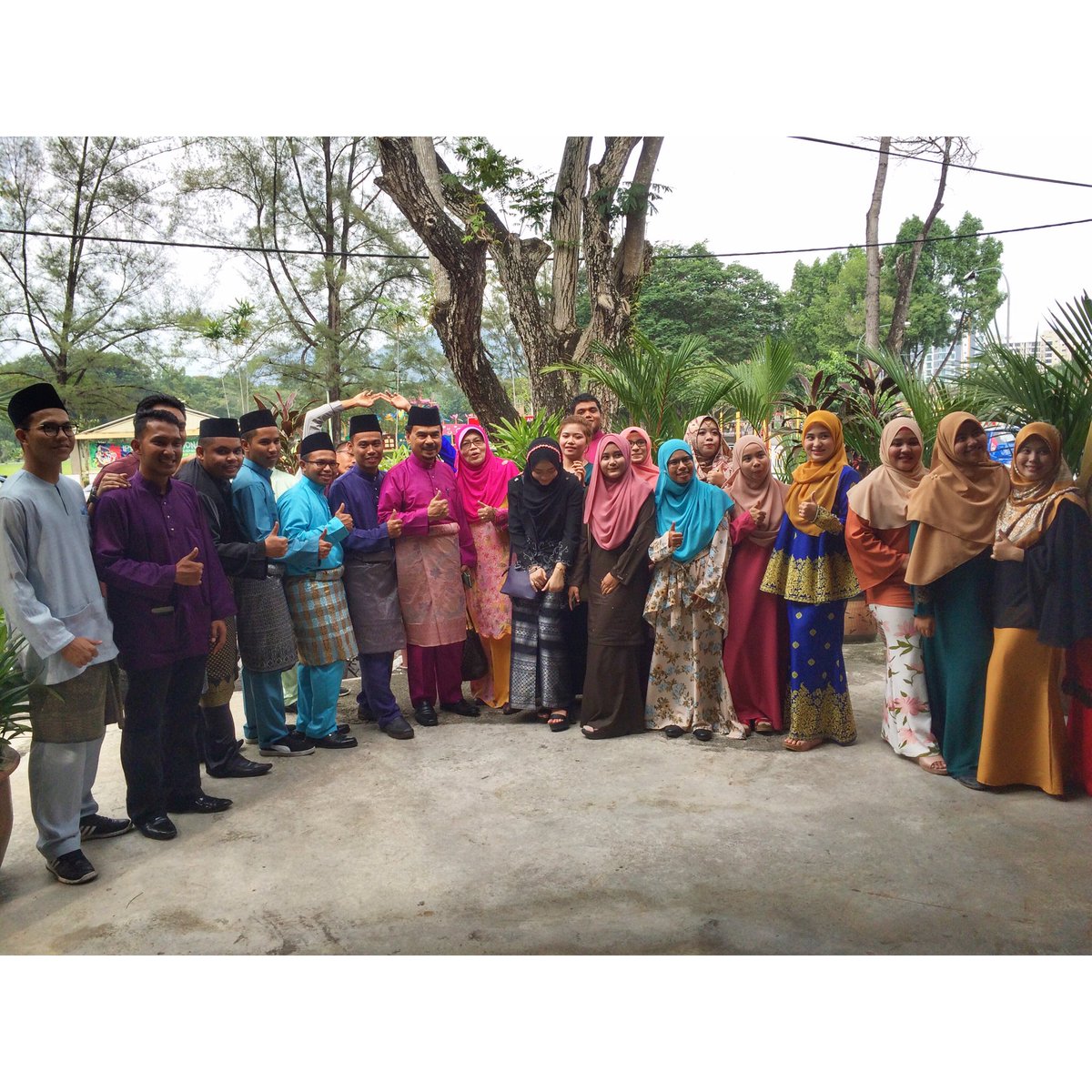 Firdauspedot94's tweet photo. Jamuan Raya YB Dato' Amin semalam.
#mpmp #permadari #anakperak https://t.co/ib6BPTiq1U