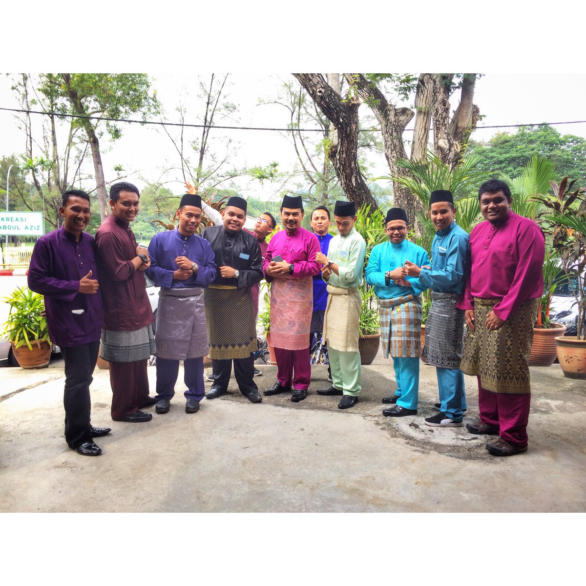 Firdauspedot94's tweet photo. Jamuan Raya YB Dato' Amin semalam.
#mpmp #permadari #anakperak https://t.co/ib6BPTiq1U