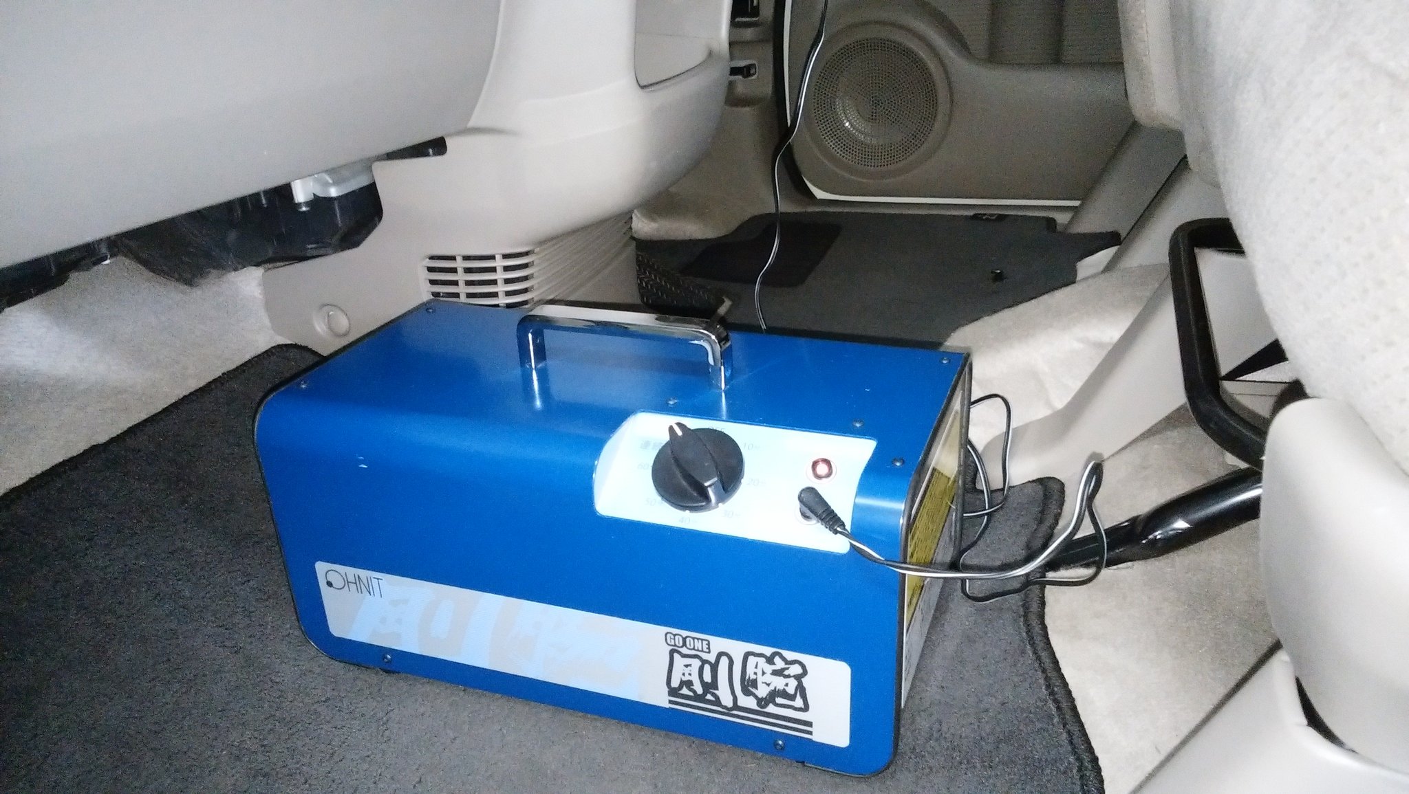 轟屋 車内清掃の締めにオゾン脱臭をお勧めします オゾンは臭い菌や雑菌を分解する力が強く 消臭効果抜群です 車内消臭 カークリーニング 車内清掃 車内クリーニング T Co Smwd5fr84u Twitter