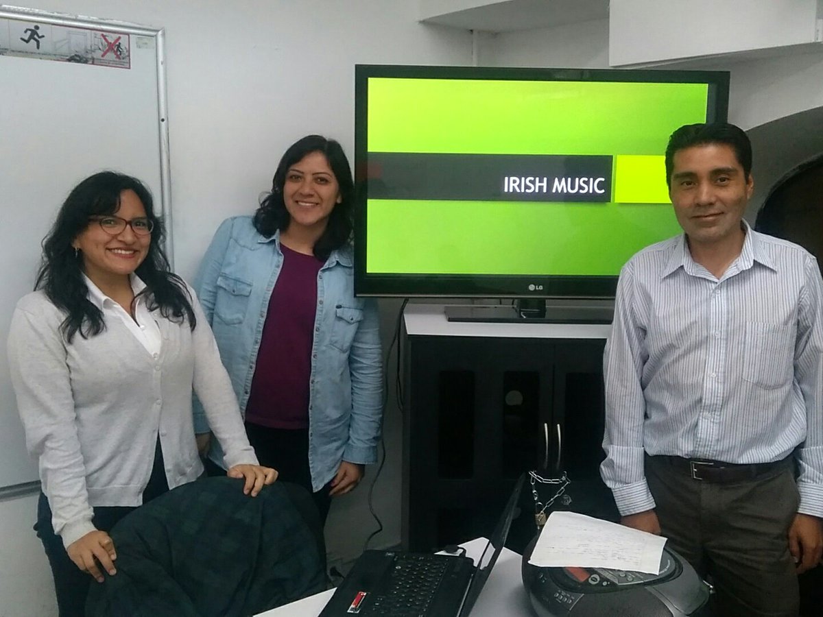 The_ELTL_Lab's tweet photo. SS from #L5Class introduce their classmates to traditional & contemporary #IrishMusic at the @CELE_UNAM @ENALLTmascarone #CulturalFest https://t.co/sLw1ERPfsa