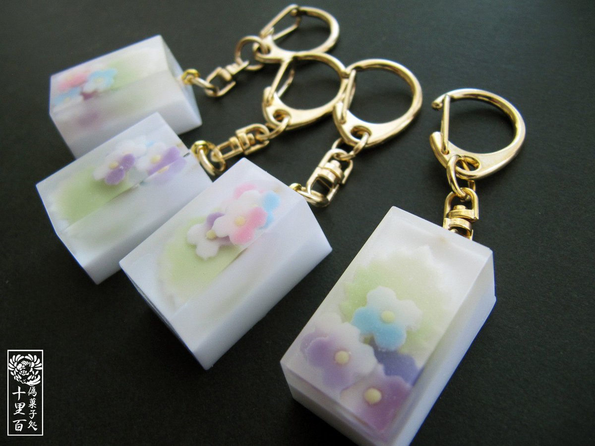 十里百 בטוויטר 今回もよろしくお願いします 偽菓子処 十里百 樹脂粘土やレジンを原材料に偽物の和菓子を製作しております 画像はレジン錦玉羹 紫陽花 金魚 栗羊羹 Lupopo Cafe