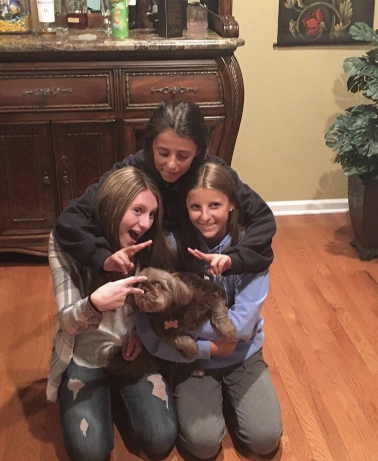 alyssabarba37's tweet photo. Happy birthday @_saraa_nicolee_ 🎉love you so much hope you had the best day!!❤❤ https://t.co/OePnxvX0wU