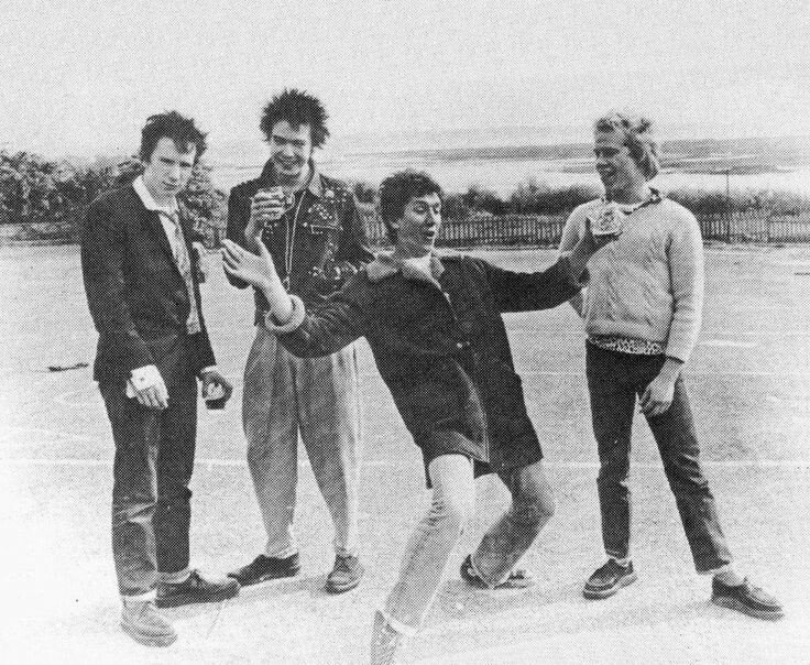 zzzkpdzzz's tweet photo. Pistols on the Beach
#punk #punks #punkrock #punksnotdead #punkz #punx #oldschoolpunk #sexpistols #40years #40YearsOfPunk https://t.co/eEye7WpkL0