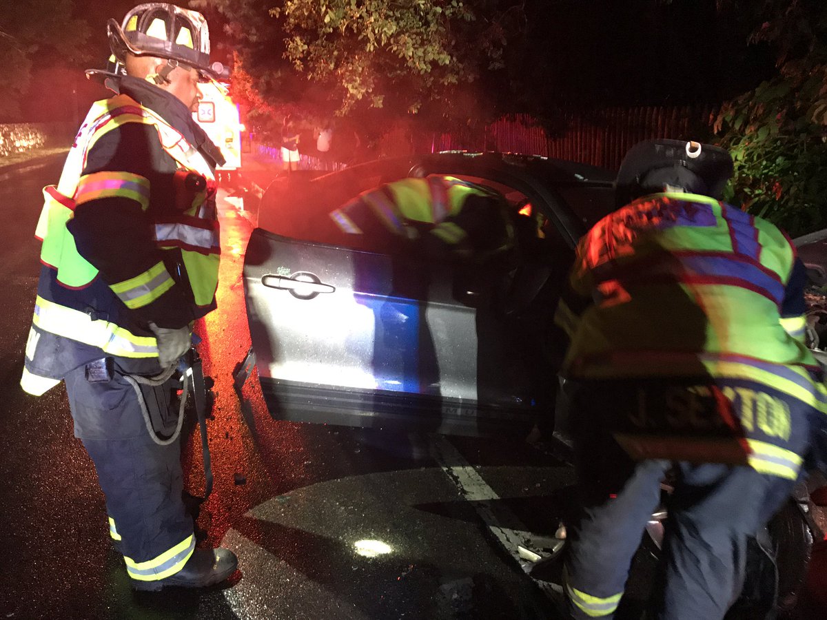 MVA earlier this evening, Salem End Rd @ Singletary, no injuries reported. <a href="/FraminghamFire/">Framingham Fire Department</a>