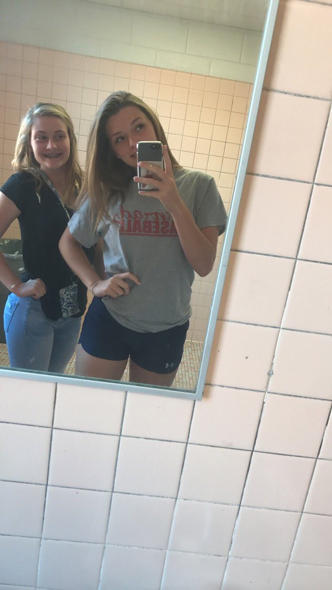 KatieKusters's tweet photo. My sunshine turned 16 today! Cant really put into words how much love I have, so thanks for being my bff for 5 years! I'd be lost w/o you ❤️ https://t.co/LEHVf97pHe
