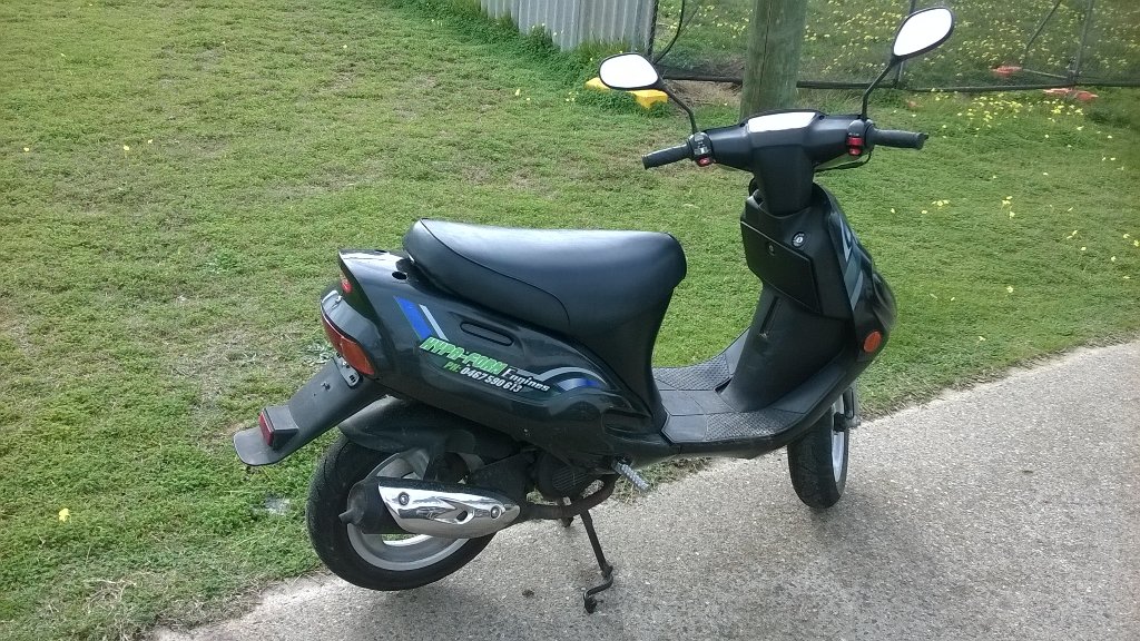 MandurahPol's tweet photo. Ride a moped on a footpath with a toddler between your legs?Attracts attention 3 x DQ licence #gottolearn #lpt1#lpt4 https://t.co/tvVKOYK99v