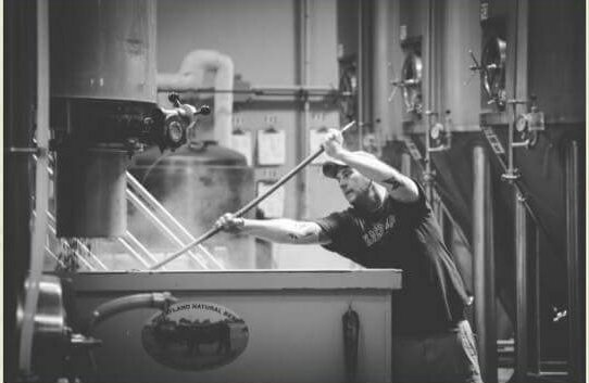 Karl_Kol's tweet photo. Much thanks to @KneeDeepBrewing  for the time I spent there, and to @KarlStraussBeer  for taking this pic, it's one of my wife's favorites!! https://t.co/AaIq1aBiOl
