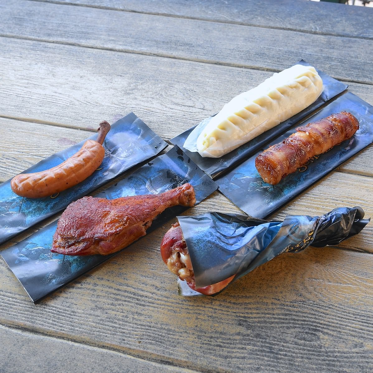 Mezzomikiのディズニーブログ A Twitter 人気メニューが海賊パッケージに 東京ディズニーシー ディズニー パイレーツ サマー 食べ歩きメニューを紹介 詳しくは T Co Zql03ifwwe