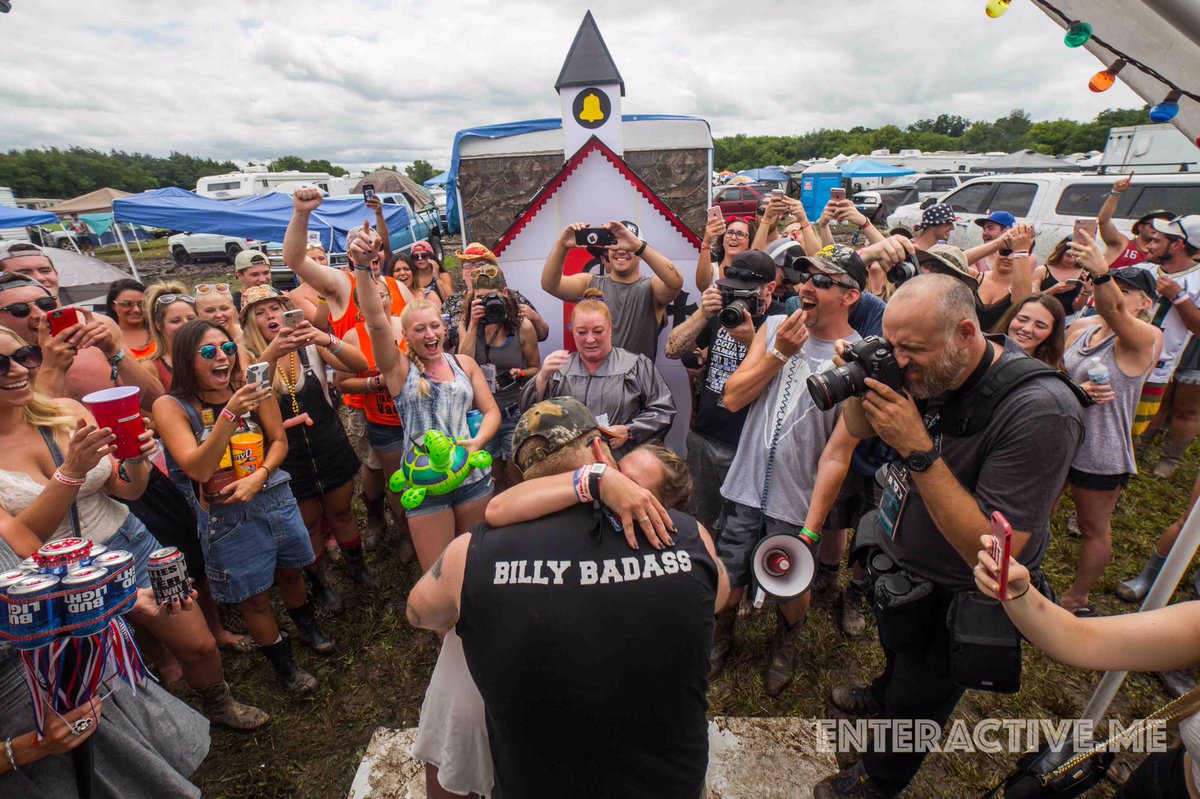 EnteractiveMe's tweet photo. More pics from #countrythunder - https://t.co/Mt0T5pB6Zl - Retweet for a chance to win the infamous cow costume.🐄📸🙏🏼 https://t.co/4AngtCSjAc