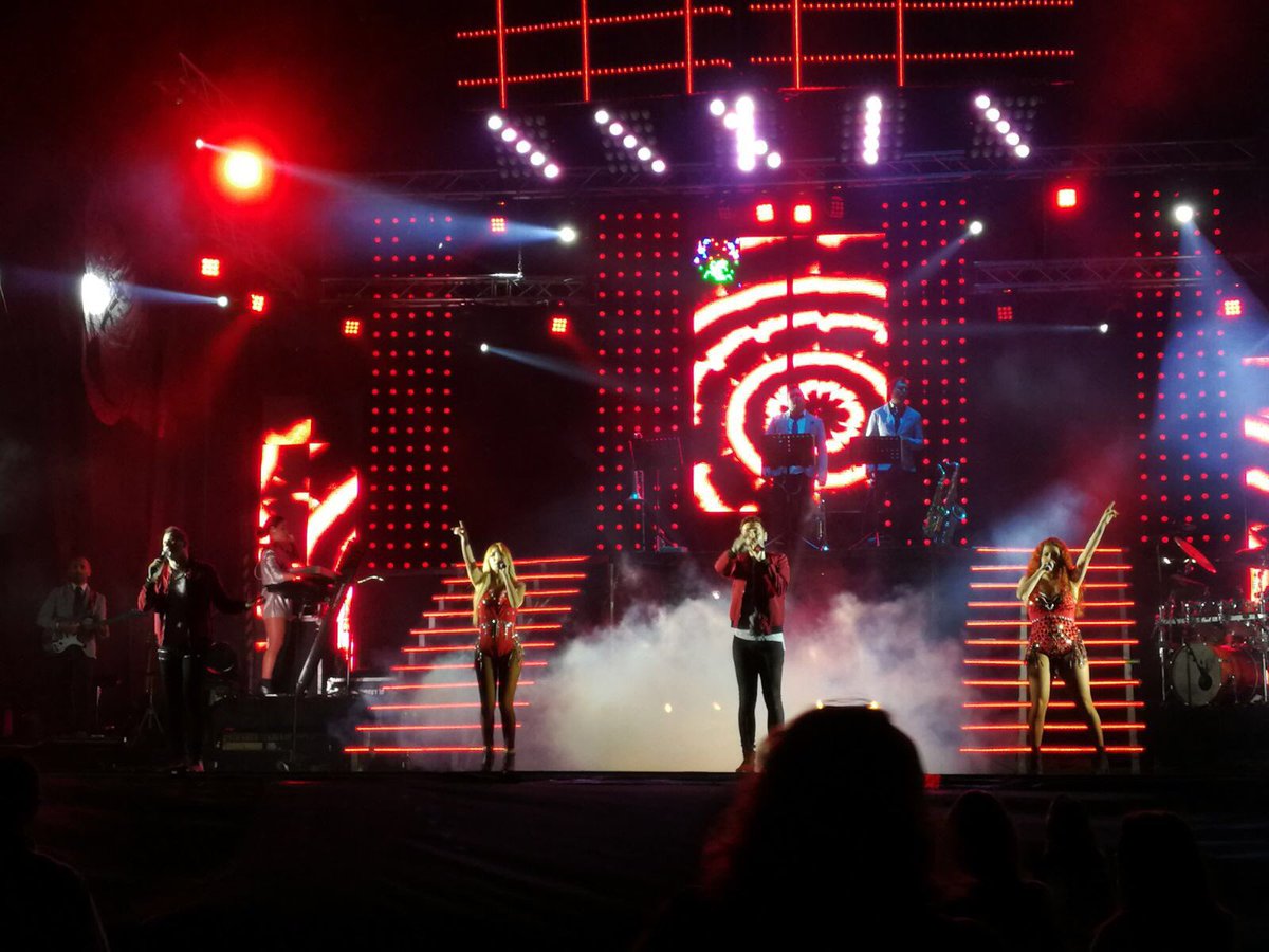 costaoesteorq's tweet photo. ¡Gracias #Guillade! ♥️ Ha sido una fiesta magnífica ¡esperamos volver pronto! 🕺Mañana más #ALoLocoTour 🔥 pero ahora nos toca descansar 🌙✨ https://t.co/ep67UxQz0r