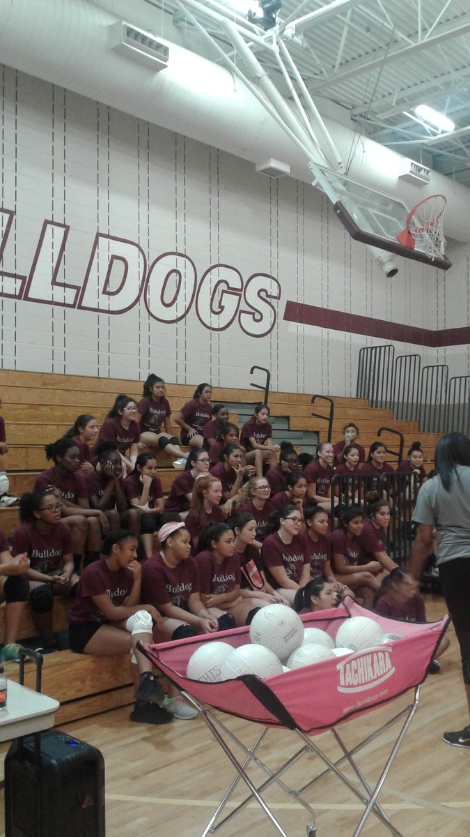 Coach_Ehmling's tweet photo. @heightshighvb @HeightsHighSch @ghostofHHS 
1st day of volleyball camp🏐
Camp 8-12 T/W/Th 
$75 for week or $25 a day https://t.co/Os55GgsXIO