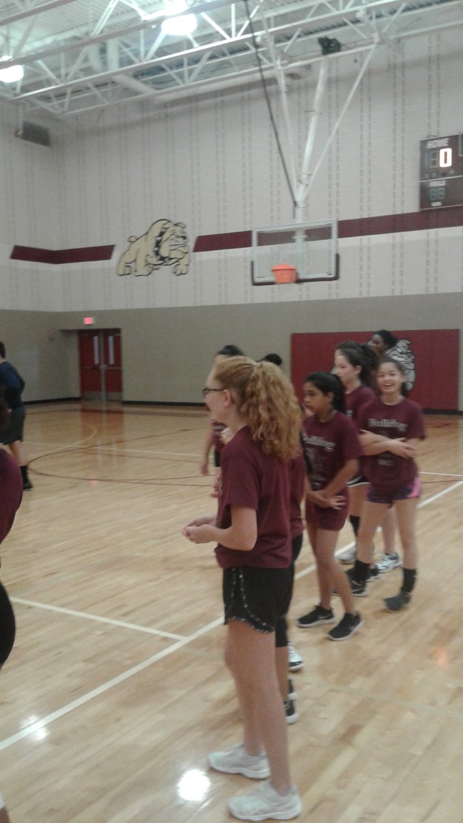 Coach_Ehmling's tweet photo. @heightshighvb @HeightsHighSch @ghostofHHS 
1st day of volleyball camp🏐
Camp 8-12 T/W/Th 
$75 for week or $25 a day https://t.co/Os55GgsXIO