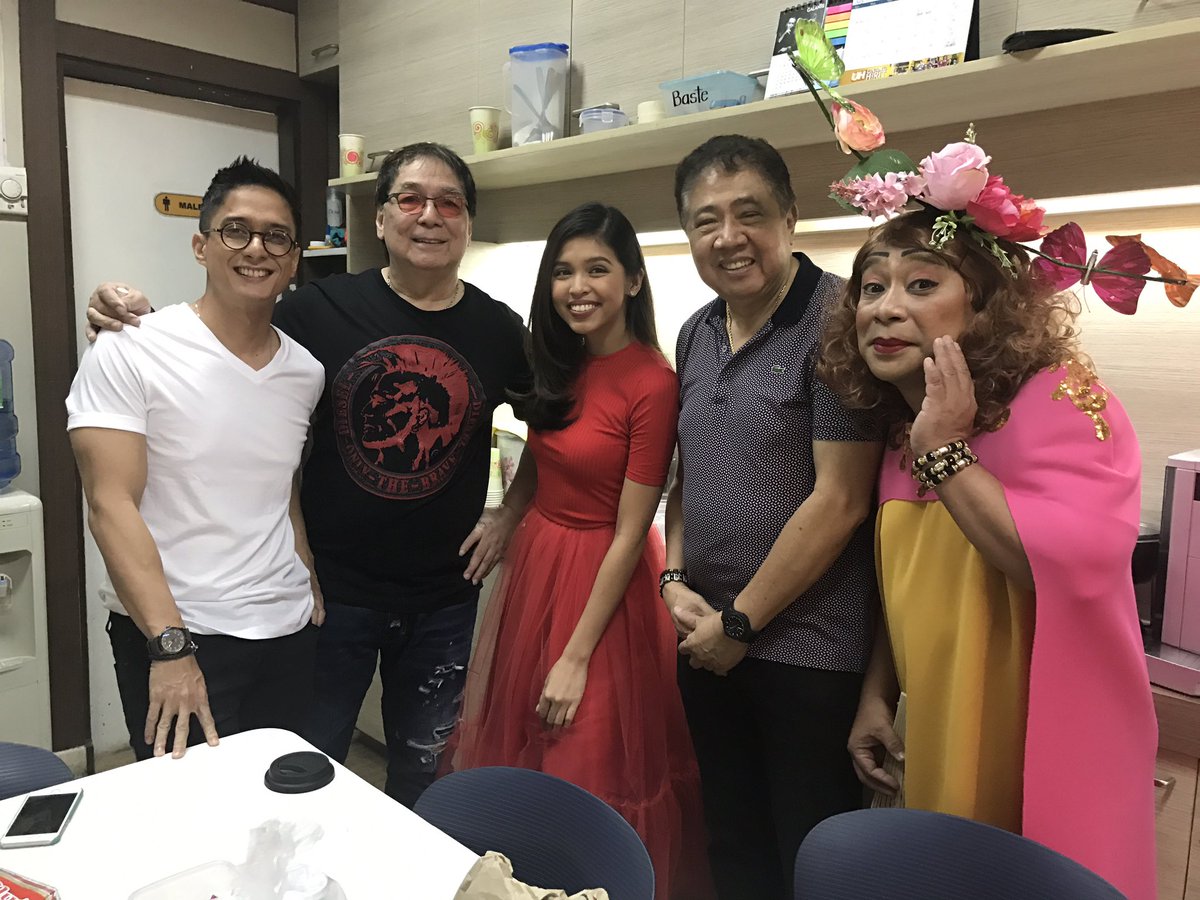 AngPoetNyo's tweet photo. Watch #Dabarkadsgoals today. Balita ko buwis buhay sina Maine pero may surprise daw si Luanne! Letse este, let's see! @EatBulaga https://t.co/EXnstkdmEL