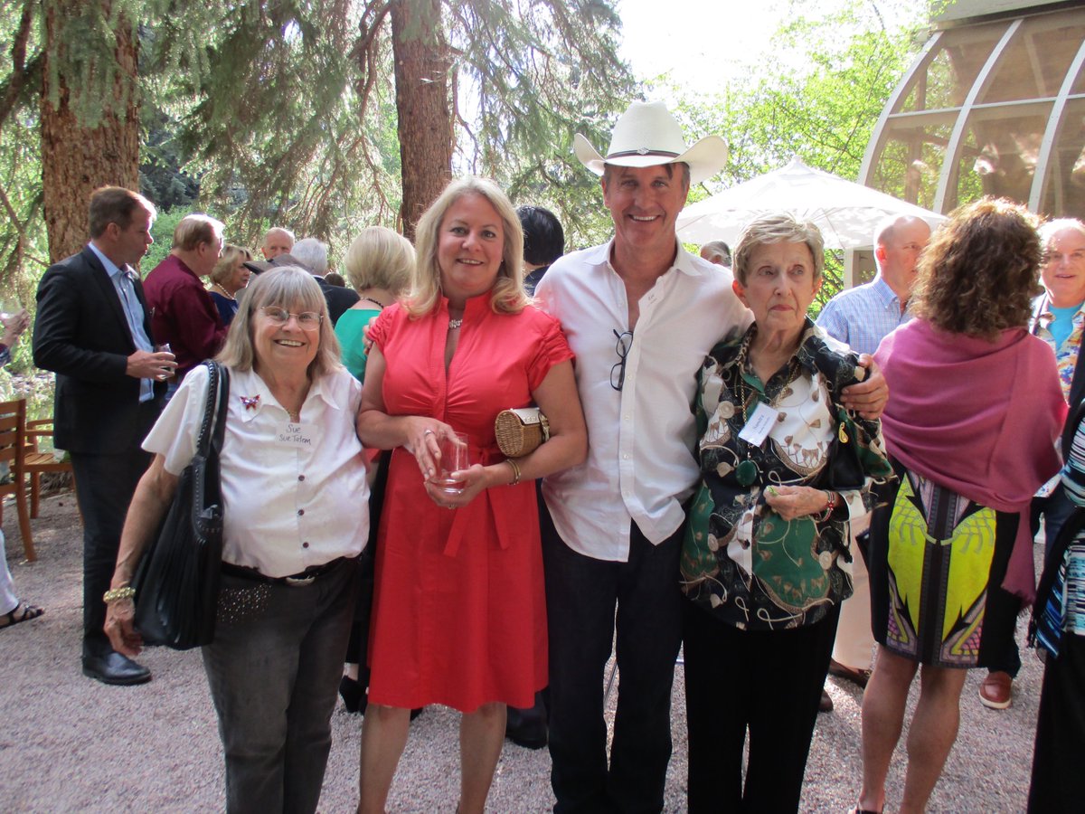 artistinaspen's tweet image. Mama Sandy spoke @MDAndersonNews #Aspen's #MakingCancerHistory-w/  @HighQSilt CEO Renee Grossman &amp;amp; artist Dr Sue Tatem @Hines house on river