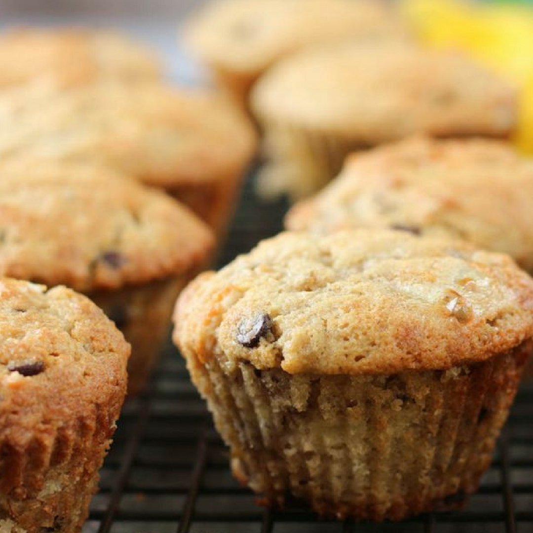 Paleo202's tweet photo. Super Easy Chocolate Chip Banana Walnut Muffins 👑 Recipe: https://t.co/XRi2l8Cd2y https://t.co/rwSRh5FEfM