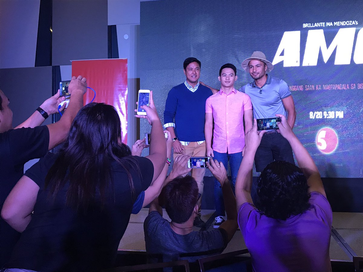 TV5manila's tweet photo. Nagkagulo na for the main actors of Brillante MA Mendoza's AMO. .@kingderekramsay Vince Rillon and Allen Dizon. #AMOonTV5 https://t.co/kbQgJFXubi