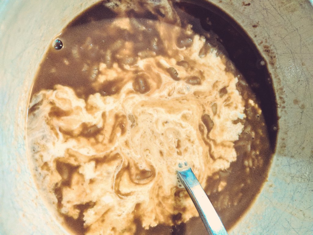 hipsterjing's tweet photo. Late night champorado with extra evaporated milk just the way I like it. #jingproblems #coralinecravings https://t.co/5vNI6MjUOV