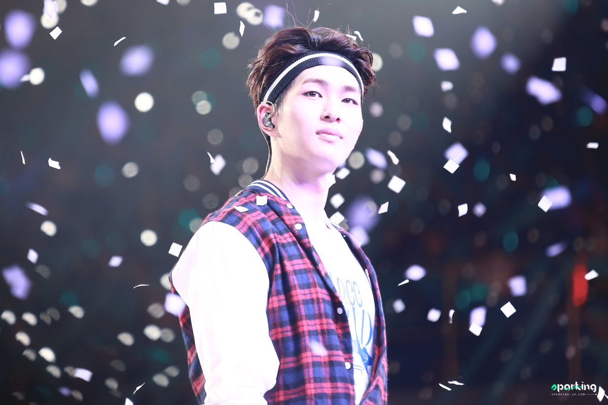 pics_onew's tweet photo. 🐰Onew × Confetti🌬
#SHINee #onew https://t.co/6QWMoiaAcK