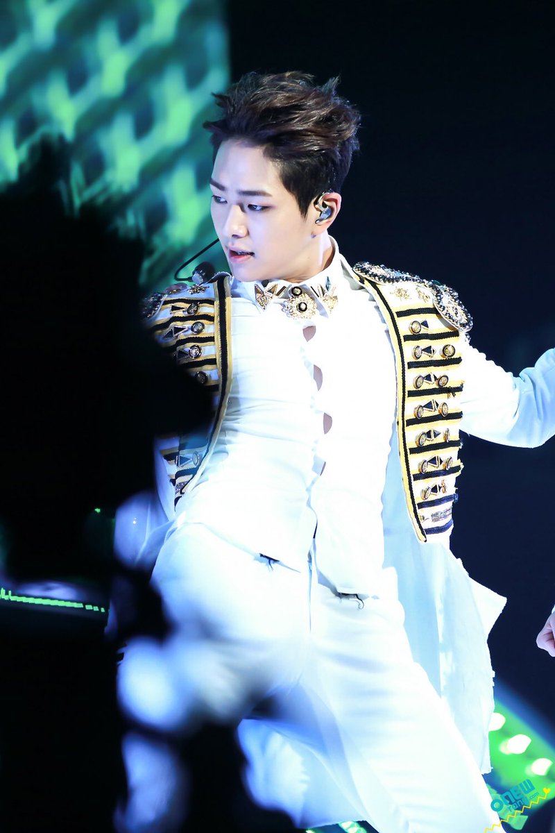 pics_onew's tweet photo. #SHINee #onew https://t.co/vfjt0Y2Nq0