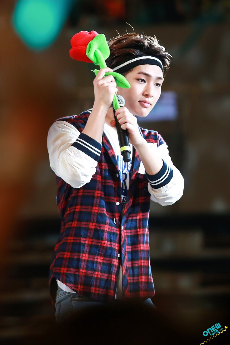 pics_onew's tweet photo. #SHINee #onew https://t.co/vfjt0Y2Nq0