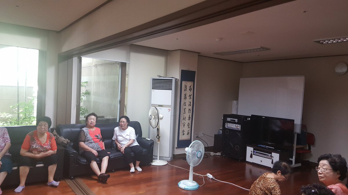 1pacers24's tweet image. 아침부터 내려진 폭염주의보 때문에 관내 #무더위쉼터 로 지정된 경로당의 냉방여부를 확인하였습니다. 

냉방시설은 잘 가동되고 있었습니다.

#삼평동 은 9개 단지내 경로당이 모두 무더위쉼터로 지정되어 있으니 더위 피하러 찾아주세요~!

시원한 #성남시