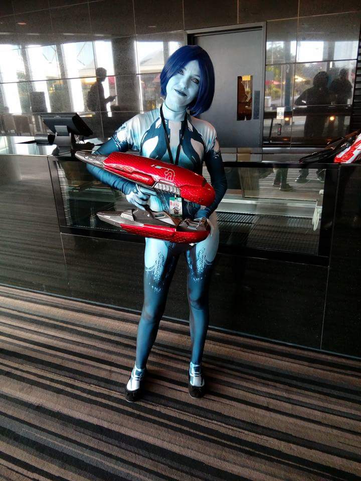 JadeBambii's tweet photo. The person that owns this got it signed! How awesome! #Halo #HaloCosplay #AVCon2017 #Cortana #CortanaCosplay #PlasmaRifle https://t.co/8jZZv4RO1V
