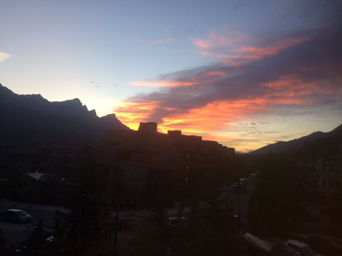 Stellar sunset in Canmore tonight! #banff #bowvalley #sunset #realestateagent