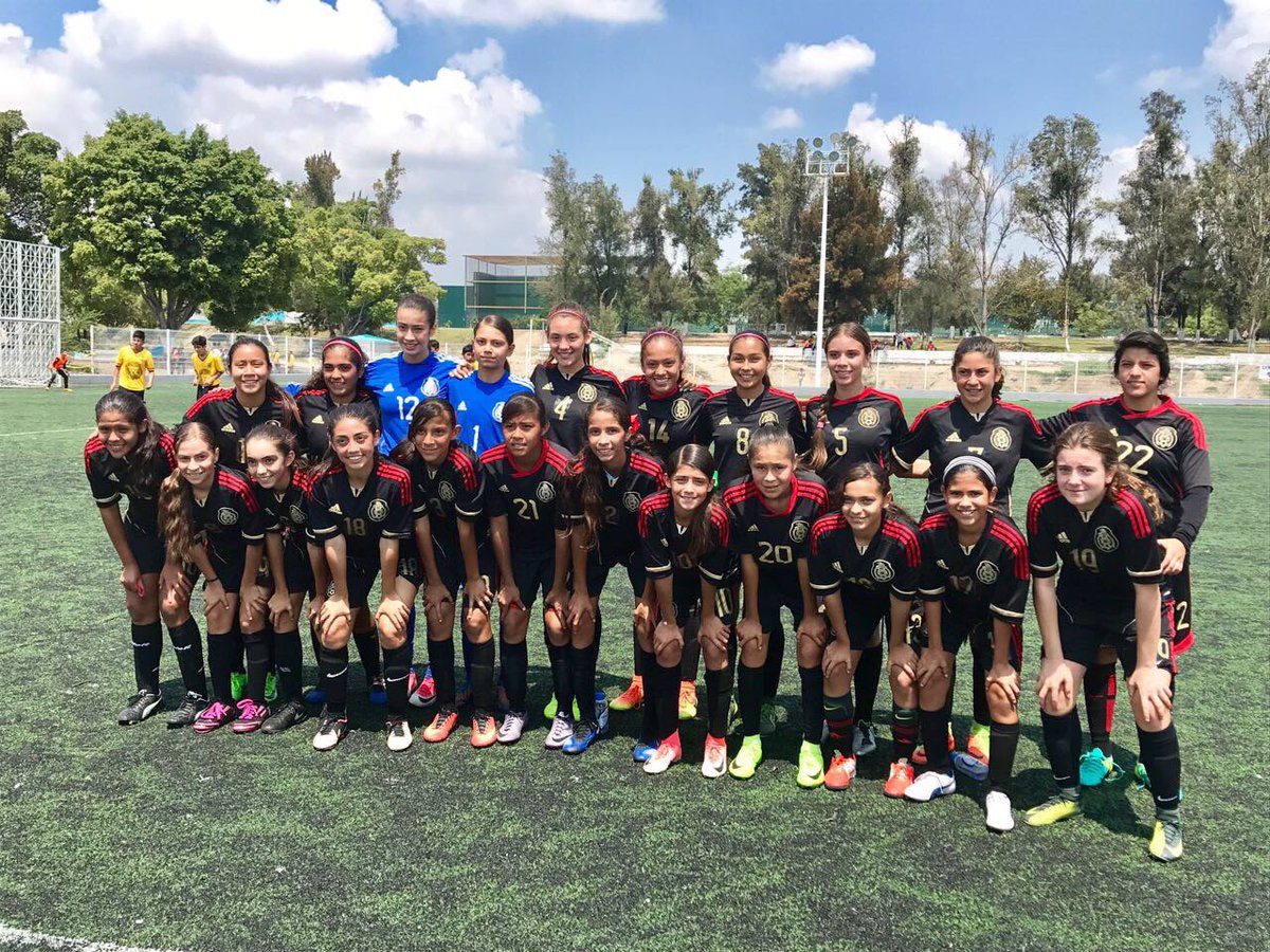 yishaq_25's tweet photo. Cefor Gdl 2001-2004 de @miseleccionmx inicia participación en @CopaLN y @Chivas #CopaChivas2017 https://t.co/21An5NMQhR