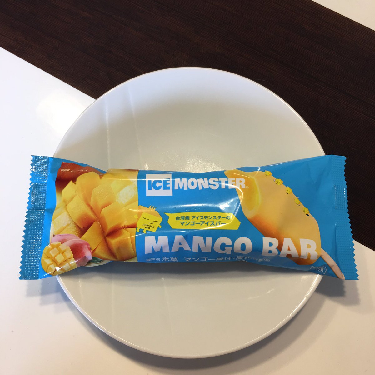 Tamami__dayo's tweet photo. #アイスモンスター
#mangobar
#ローソン
やっと買えた!
#自転車で転んだ
#両膝打った
#左脛負傷 #左中指親指負傷
果肉もやや感じられ、美味しい。
けどマンゴーかき氷が食べたい!
#マンゴー大好き https://t.co/EUjhDwfT01