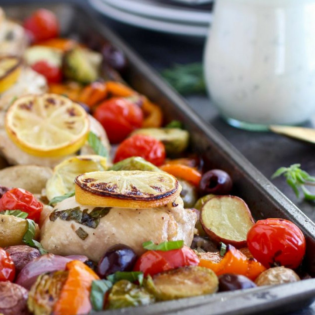 Paleo202's tweet photo. One-Pan Greek Chicken &amp; Veggies with Paleo Tzatziki Sauce 📢Download our Paleo Dessert Ebook: https://t.co/hyQOPJMQ5Y https://t.co/QWqvsvqhtW