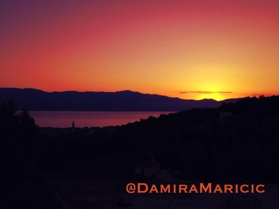 DamiraMaricic's tweet photo. Breathe and release everything what does not serve you... 
#DamiraMaricic #quotes #croatia #sunrise #meditation https://t.co/NItG80DZa0