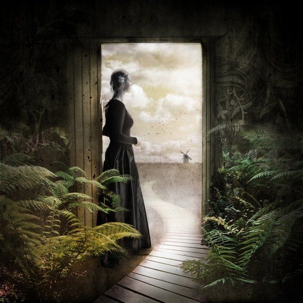 Write with the door closed, rewrite with the door open.
— Stephen King
#writing #revising #rewriting
#Art Orlowska